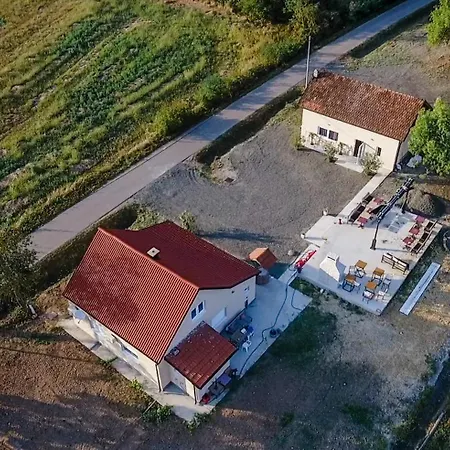 Imanje Dedina Kruska Vikendica Nova Topola