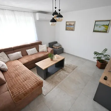 Imanje Dedina Kruska Сasa de vacaciones *